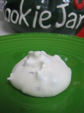 Peppermint Chocolate Chip Meringues