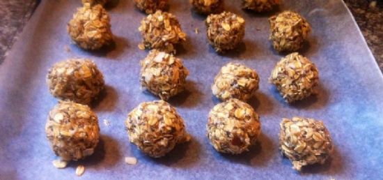 Raw Almond-Coconut Energy Bites