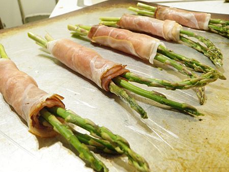 Prosciutto Wrapped Asparagus with Goat Cheese