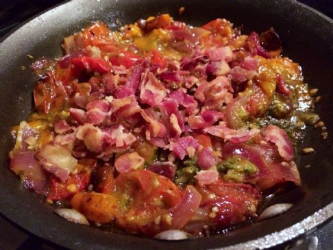 tomato onion arugula bacon spaghetti