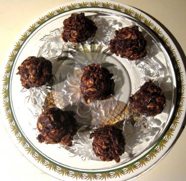 Chocolate, PB, Oatmeal Cookie Balls (No-Bake!)