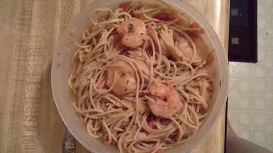 Shrimp linguine with tomatoes & parsley in wine sauce