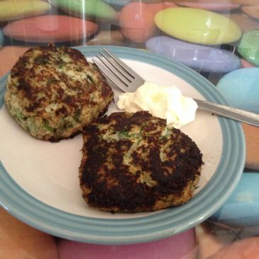 Low-carb 'burger sized' fishcakes (3 net carbs per serve)