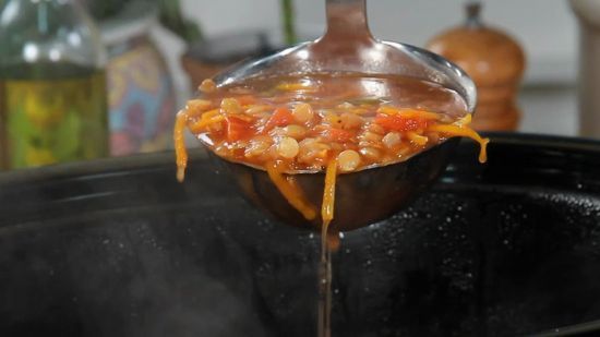 Slowcooker cabbage lentil vegetable soup