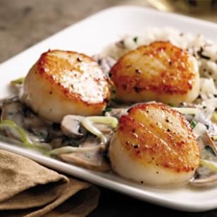 Seared Scallops with Brandied Leeks & Mushrooms - EatingWell