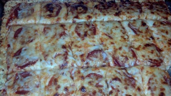 cauliflower pizza crust with cheese