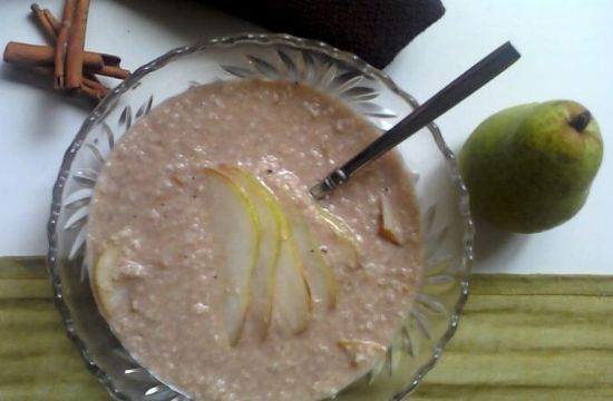 Chai Spiced Oatmeal with Pear or Apple