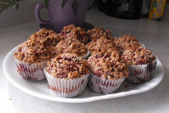 Whole Wheat Raspberry Streusel Muffins