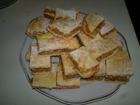 Hungarian Apple Pie - Alms lepny at Magdi nni (1serving=1square=1x1inch=55kcal)