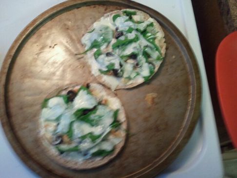 chicken and spinach pita pizza