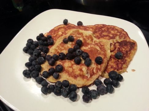 Berry Yummy Banana Pancakes #FITFOOD