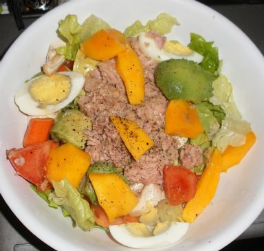 Paleo Power Tuna n Egg BIG Salad 