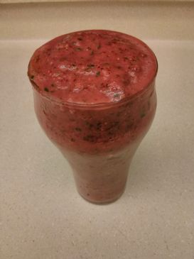 Almond Milk, Strawberries and Spinach Smoothie