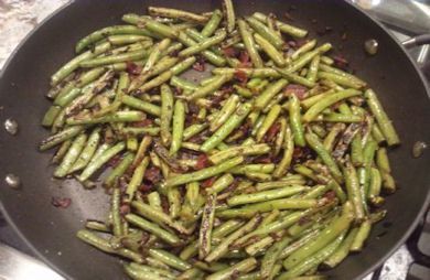 Bacon, Shallot & Rosemary Green Beans (Paleo-friendly!)