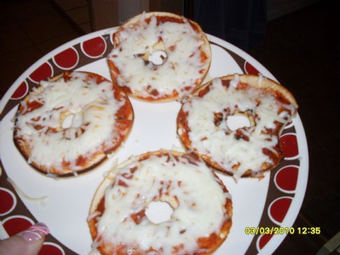 Pizza Bagel Thins