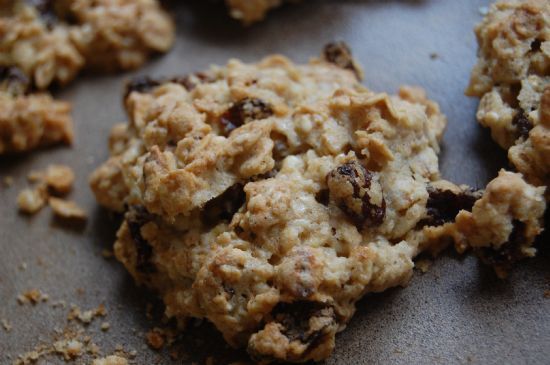 Sesame Oatmeal Raisin Cookies