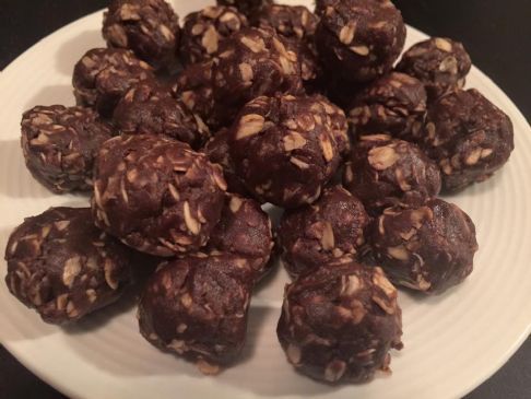 Peanut Butter & Chocolate Protein Snack Bites