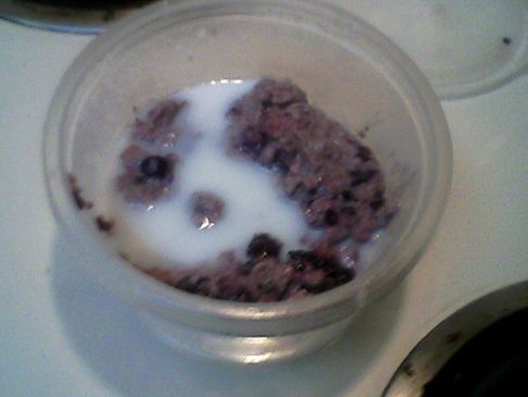 Oatmeal 575.7 [peanut butter, blueberries, honey, milk]