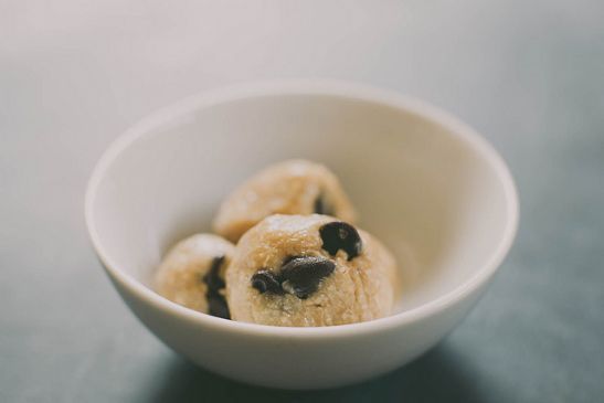 Raw cookie dough bites