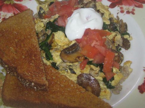 Baby Bella Mushrooms, Spinach, and Turkey Sausage Scramble