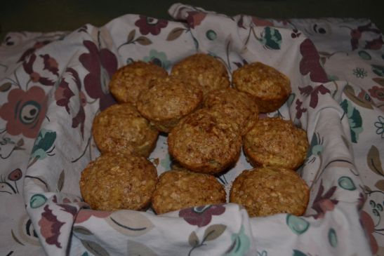 apple spice oatmeal muffins