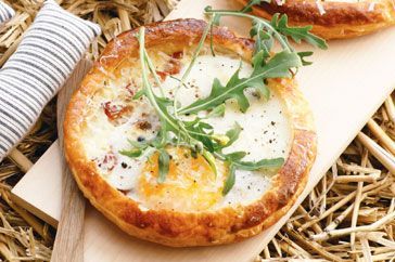 Bacon, egg and feta tarts