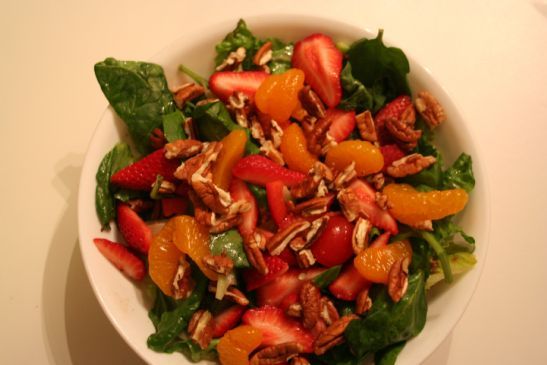 Salad, Romaine & Spinach w/ Strawberries & Mandrines