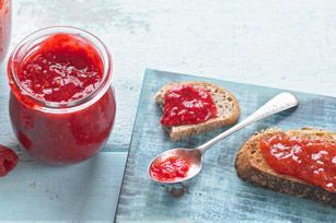 Easy No-Cook Strawberry Jam (Trillium1204)