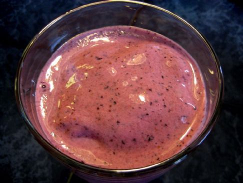 Smoothie with Cantaloupe, Berries and Banana 