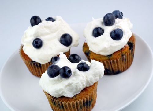 Blueberries and Cream Cupcakes 