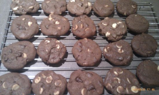 Triple Choc Chip Cookie