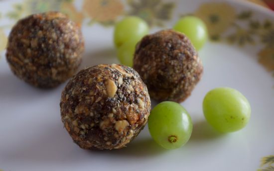 Raisin and Almond Energy Balls