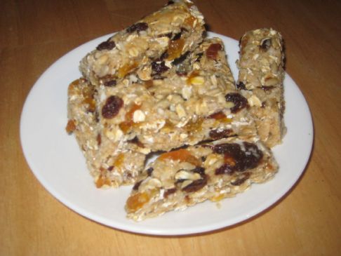 Chewy Granola Energy Bars with Dried Fruit