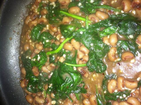 Spicy Blackeye Peas and Spinach over Brown Rice