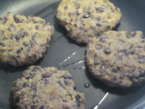 Black Bean Burgers Organic with Hot Sauce 