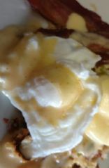 Easy low carb eggs benedict with cauliflower hash