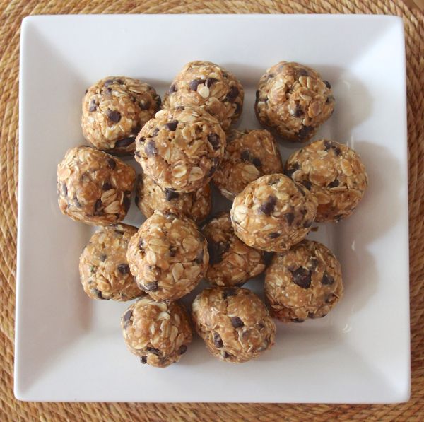 4 Ingredient PEANUT BUTTER ENERGY BALLS Recipe | SparkRecipes