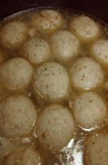 Manischewitz Matzo Balls (2 balls prepared)