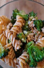 Broccoli pasta salad with tomato vinaigrette