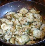 Courgette and onion with pesto