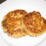 Light Salmon Cakes & tartar sauce