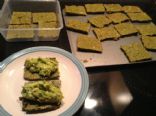 Spinach crackers (0.9 net carbs each)