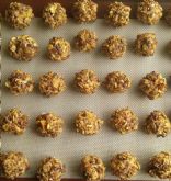 Peanut butter oatmeal energy bites