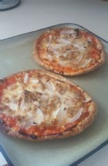 Pita pizzas with turkey sausage