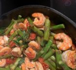 Spicy basil shrimp with tomatoes and asparagus