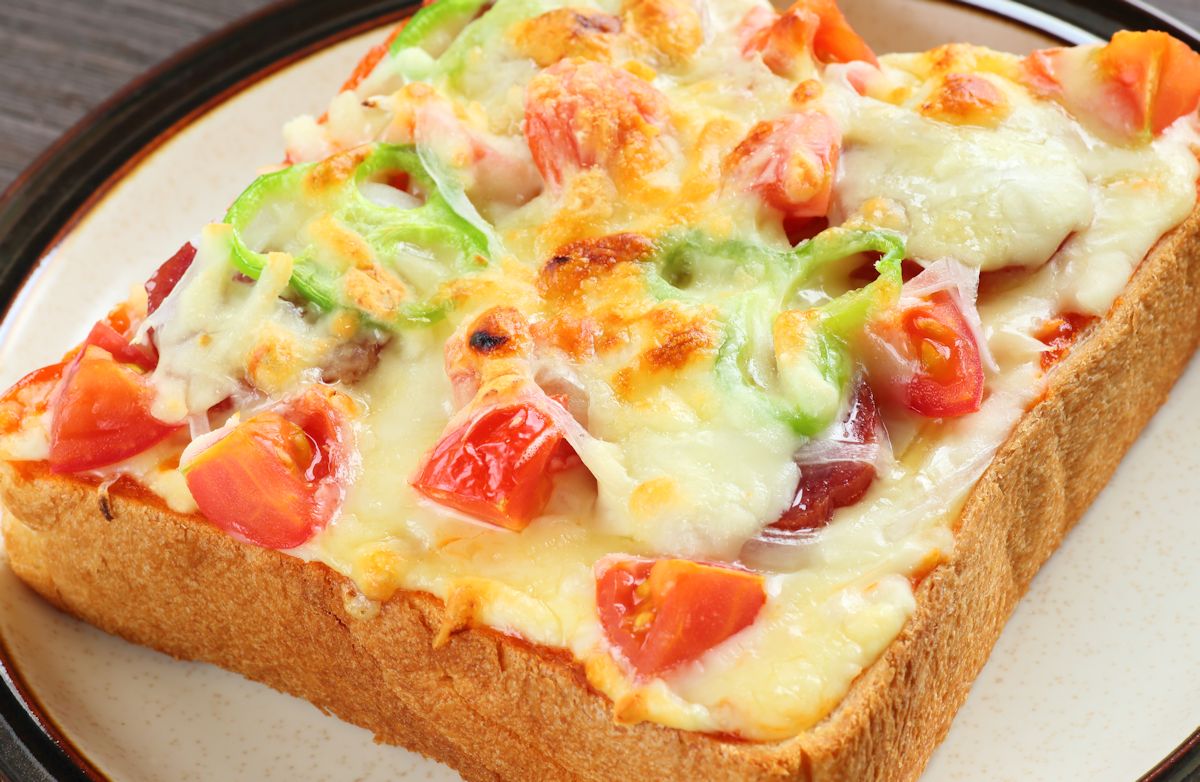 Vegetarian Pizza Toast Recipe | SparkRecipes