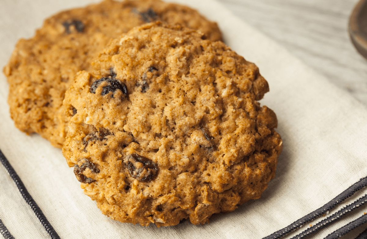 Very Low-Fat, Low-Calorie Oatmeal Raisin Cookies Recipe | SparkRecipes