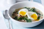 Spinach soup with egg and ham