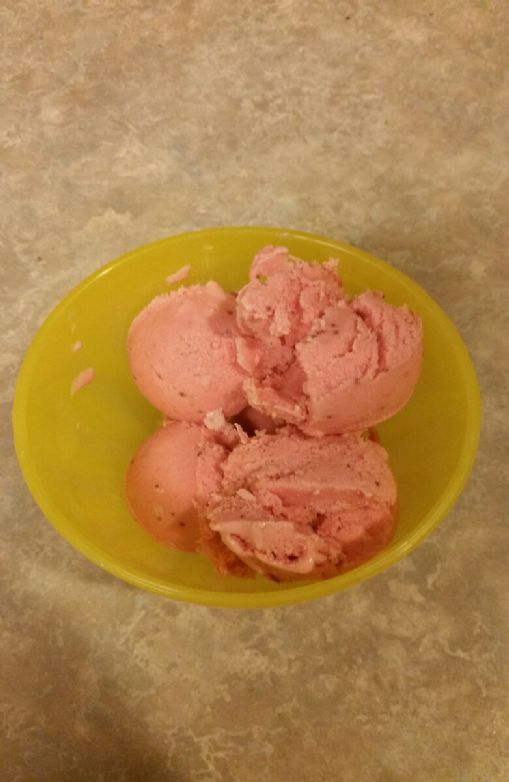 Strawberry Frozen Yogurt Recipe | SparkRecipes