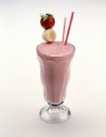 strawberrry banana almond milk smoothie